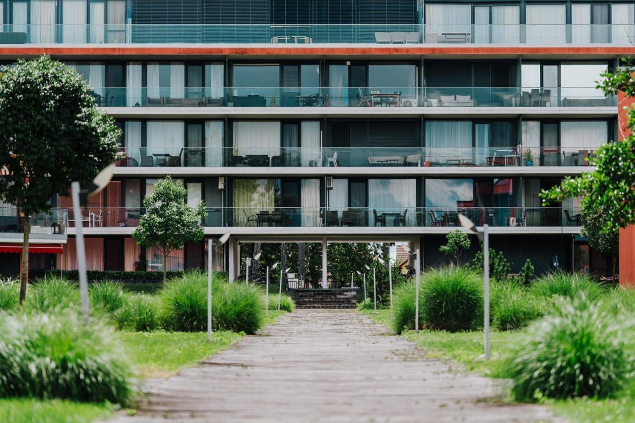 Butique Apartman Балатонлеле Екстериор снимка